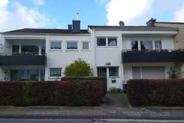 Sonnige Erdgeschosswohnung mit Terrasse und Balkon