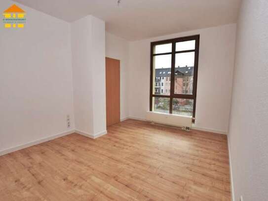 *Attraktive 2 Raum Wohnung mit Wintergarten, schickes Bad und Stellplatz im Innenhof*