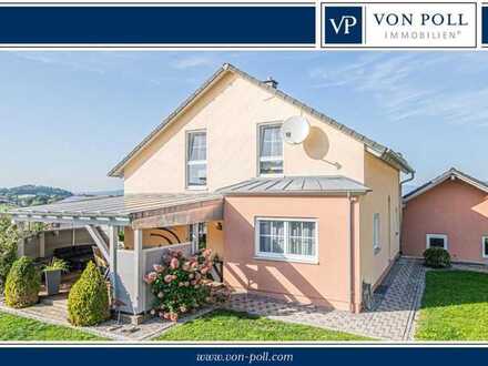 Gemütliches Haus mit Garage, Carports und PV-Anlage