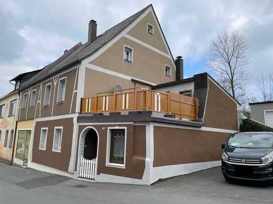 Renovierungsbedürftiges Einfamilienhaus mit Dachterrasse und schönem Gartengrundstück