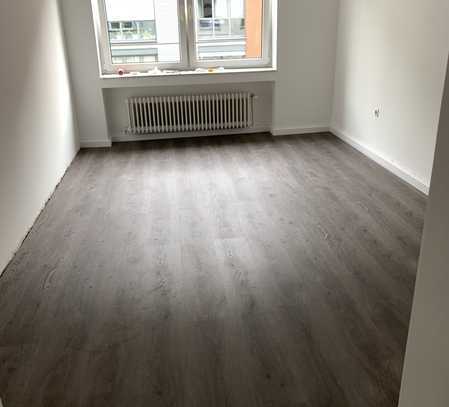 Reserviert !!! Attraktive und vollständig renovierte 2-Zimmer-Wohnung in Düsseldorf- Pempelfort