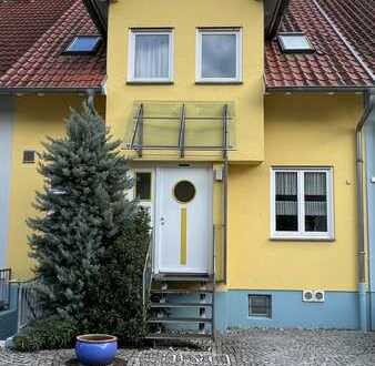 Moderne 4-Zimmer-Maisonette-Wohnung mit Balkon und EBK, Stadtbahnnähe S2