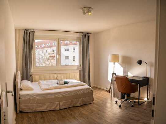 Neu renoviertes WG-Zimmer in Frauen/Misch-WG – Voll möbliert & bezugsfertig! 🏡✨