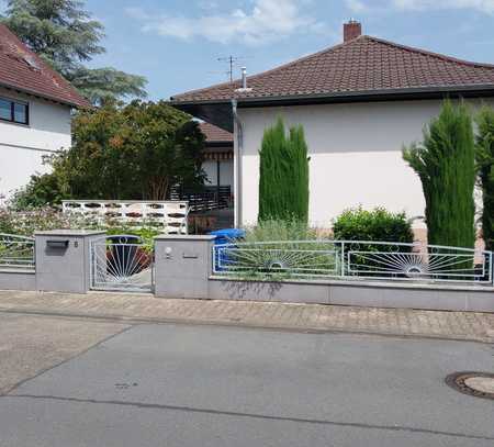 Gepflegter Walmdachbungalow, Riedstadt-Goddelau