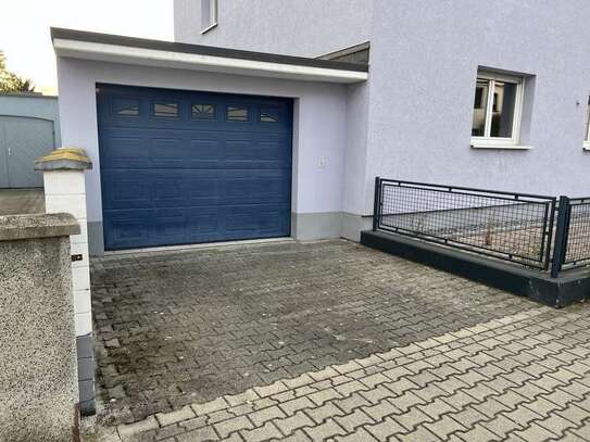 Garage mit Lagerraum und Stellplatz ab sofort