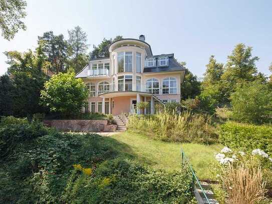 Exklusive Villa mit direktem Seeblick auf einem großzügigen Grundstück in Potsdam