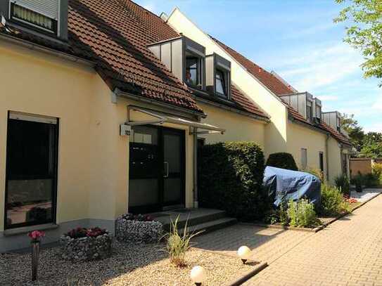 Helle 2-Zi.-Dachgeschoss-Whg. 1. OG, Loggia, Einbauküche, in Fürth, 16 qm Keller, Duplexparker