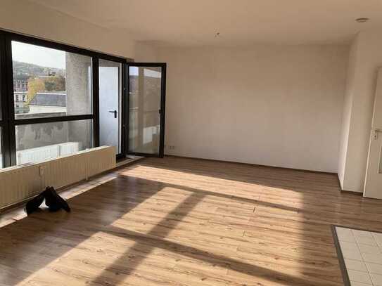 Dachgeschosswohnung mit Aufzug, Balkon und Abendsonne (TG-Stellplatz anmietbar)