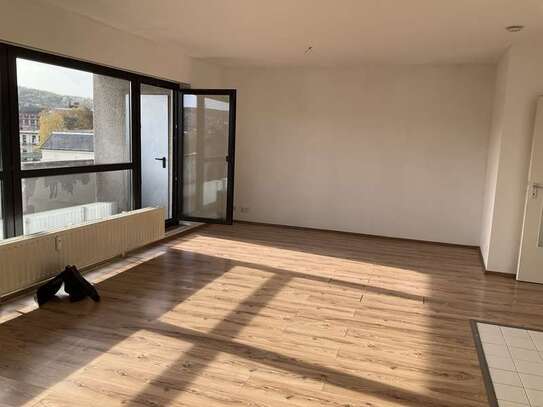 RESERVIERT Dachgeschosswohnung mit Aufzug, Balkon und Abendsonne (TG-Stellplatz anmietbar)