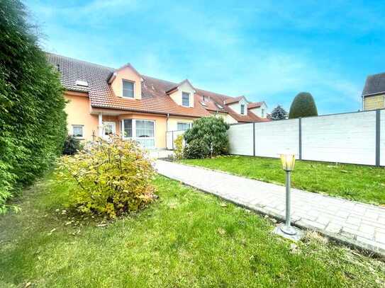 Attraktives Reihenmittelhaus in Zscherndorf: Ihr idyllisches Zuhause mit begrünter Terrasse & Garage