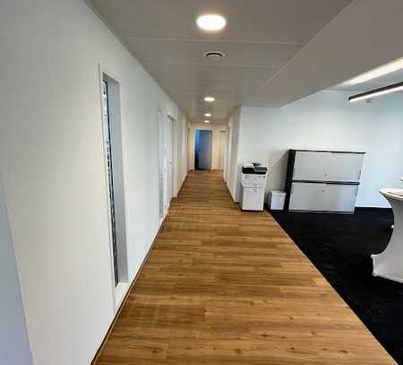 Helle und moderne Bürofläche im Dörnbergforum
