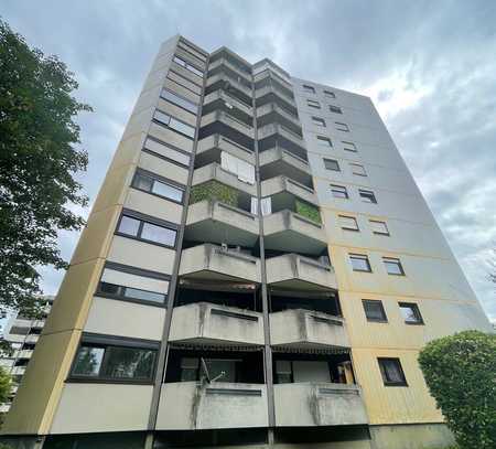 Eine geräumige Vierzimmerwohnung mit Loggia und KFZ-Stellplatz