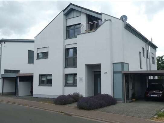 Gepflegte Wohnung mit sechs Zimmern, Terrasse, Balkon und Loggia in Bodenheim