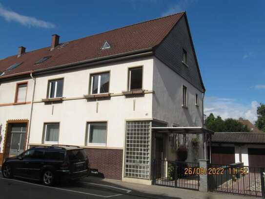 Geräumiges, günstiges 6,5-Zimmer-Reihenendhaus in Hockenheim