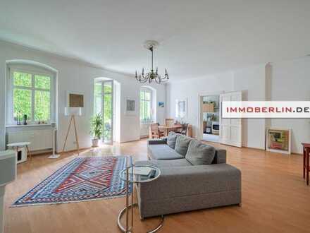 IMMOBERLIN.DE - Trendlage Helmholtzkiez! Sanierte Stuck-Altbauwohnung mit Lift & Balkon in Ruhelage