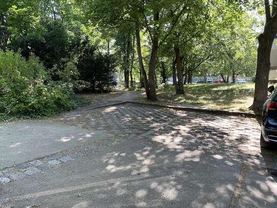 Offener Stellplatz zwischen Heidelberger und Fehrbelliner Platz