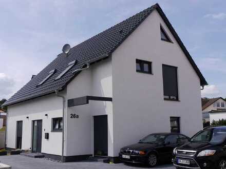 ... neuwertiges Einfamilienhaus (KfW 55) in Brakel-Hembsen!