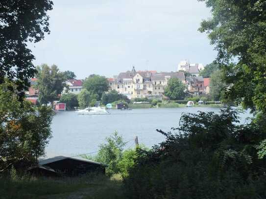 Grundstück für Mehrfamilienhaus oder Stadtvilla in Seenähe zu verkaufen!