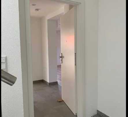 Neue klimatisierte 2,5 Zimmer Wohnung