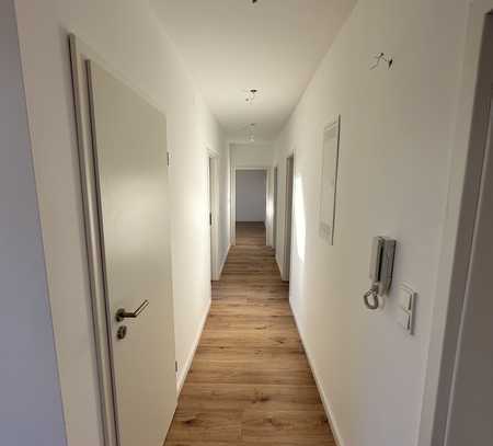 4-Zimmer Dachgeschosswohnung
„Kernsaniert" + Erstbezug