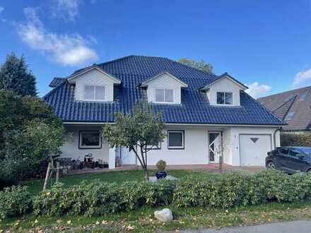 Wunderschönes Einfamilienhaus mit 236 m² Wohnfläche und großen Garten (VB)