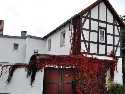 Geräumiges Ein- Zwei Familien Haus in zentraler Lage