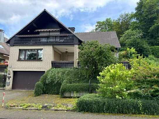 Einfamilienhaus mit zusätzlicher Wohnung im Dachgeschoss in stadtnaher Lage Gummersbach-Berstig