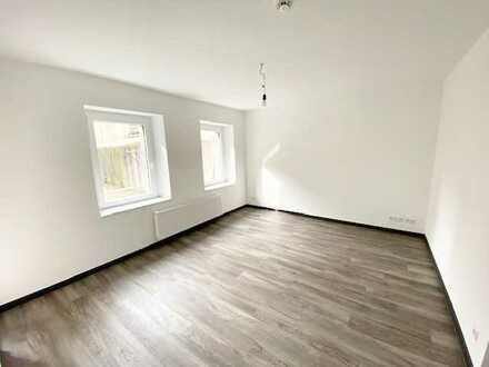 Krefeld - City! Top sanierte 2-Zimmer-Erdgeschoss-Wohnung mit Balkon