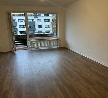 ERSTBEZUG! Sanierte 1-Zimmer-Wohnung mit Balkon und EBK