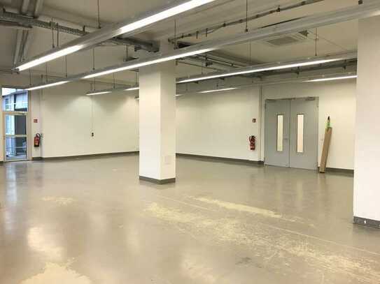 285,06 m² Lagerfläche + 147,84 m² Büro. Schlagen Sie schnell zu.