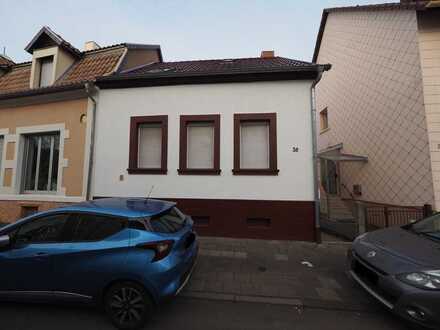 GÜNSTIGES EINFAMILIENHAUS MIT GROßEM GARTEN