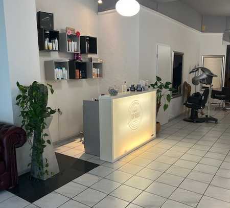 Mitten im lebendigen Kölner Ehrenfeld finden Sie einen Friseursalon, der auf eine Übernahme wartet