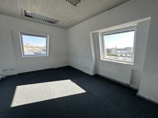 Lichtdurchflutetes frisch renoviertes Büro im Rheinhafen zu vermieten