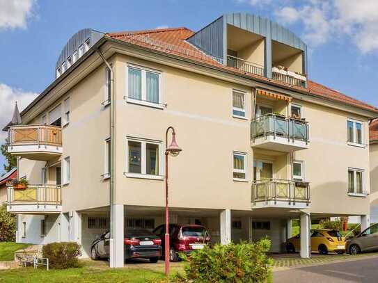 Modernes Wohnhighlight in Seenähe: Renovierte 2-Zimmer-Wohnung mit Loggia und Carport