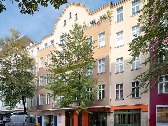 Schicke 1-Zimmer-Altbau-Wohnung im ruhigen Seitenflügel sucht Mieter!