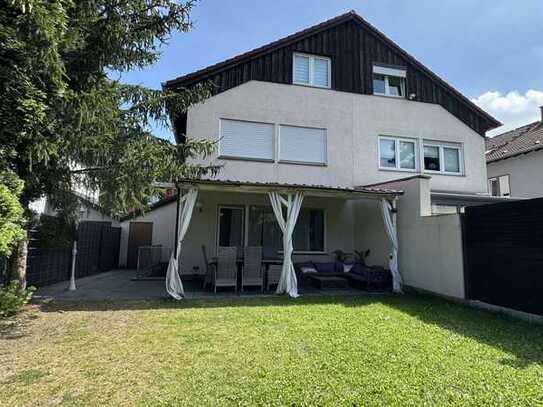 Hier müssen nur noch die Möbel rein! Moderne Doppelhaushälfte mit Garage