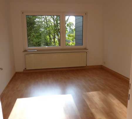 Wohnen an der Hardt. Schönes 1-Zimmer Appartement mit Küche, Diele & Wannenbad mit Fenster.