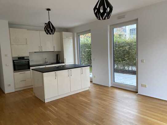 Stilvolle 3-Raum-Terrassenwohnung mit geh. Innenausstattung mit Garten und EBK in Frankfurt am Main