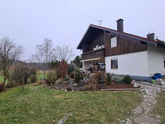 Ruhige, gepflegte 4,5-Raum-Doppelhaushälfte mit wunderschönem Ausblick in Egenhofen