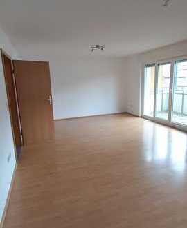 Großzügige 2-Zimmer DG Wohnung mit EBK und Balkon
