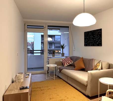 Sanierte 2-Raum-Wohnung mit Balkon und Einbauküche in München