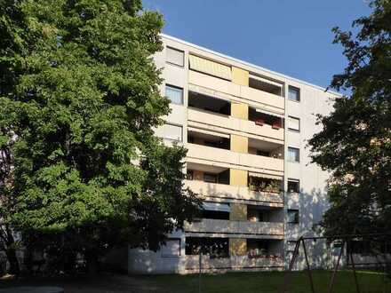 NÜRNBERG-GROSSREUTH: GROSSZÜGIGE 3-ZIMMER-ETW IM PENTHAUS-STIL MIT EBK UND GARAGEN-STELLPLATZ