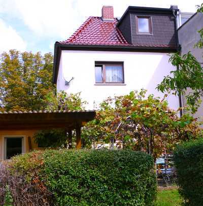 Doppelhaushälfte mit Garten und Garage