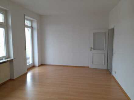 Wunderschöne 3,5 Zi.-Altbau-Wohnung - mit Balkon und Tiefgaragenstellplatz in Singenn