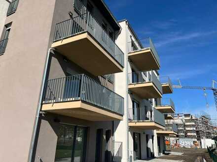 Moderne Neubauwohnung mit Balkon und Außenstellplatz - Erstbezug -