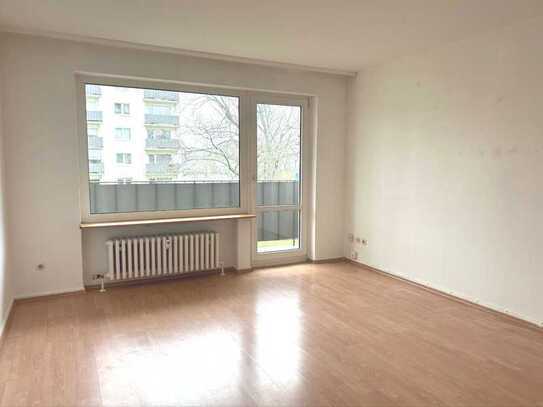 Schöne 2 Zimmer Wohnung mit Balkon, Parkplatz inkl. FFM Fechenheim, Nähe Hessen Center