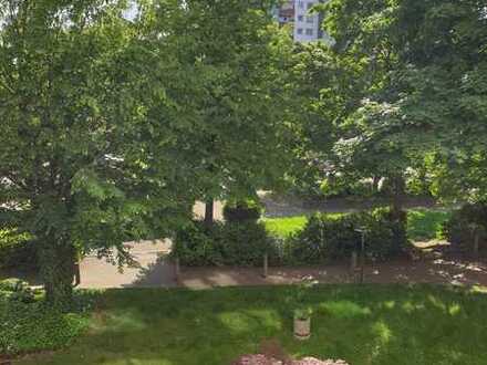 Porz, großzügige 3 Zimmer Wohnung, Wannenbad mit WC, Gäste-WC, Ost-Loggia, Einbauküche