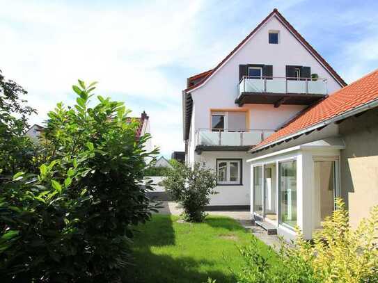 Traumhaft und PROVISIONSFREI - Wohnen wie im Einfamilienhaus incl. Garten und Garage + Carport