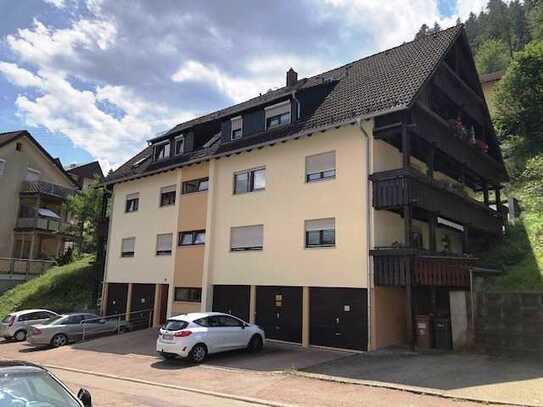 Bad Wildbad - schöner wohnen in attraktiver 3-Zimmer-Maisotte-ETW mit 2 Balkone u. Garage!