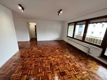 Bezugsfertige 3,5 Zi. Wohnung in zentraler Lage mit Balkon und TG-Parkplatz